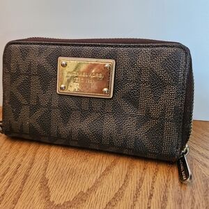 Michael Kors Monogram Wallet